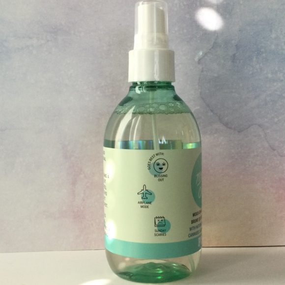 VS Pink Mood Body Mist - Picture 2 of 4